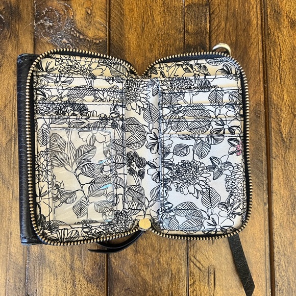 Vera Bradley Accessories - Vera Bradley Black and Cream Floral Key & Card Holder